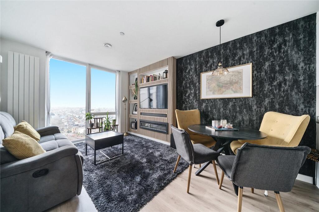 Main image of property: 102 Bollo Lane, Acton, London, W4