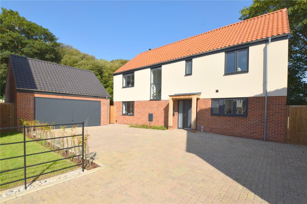 4 bedroom detached house for sale in Martello Close, School Lane