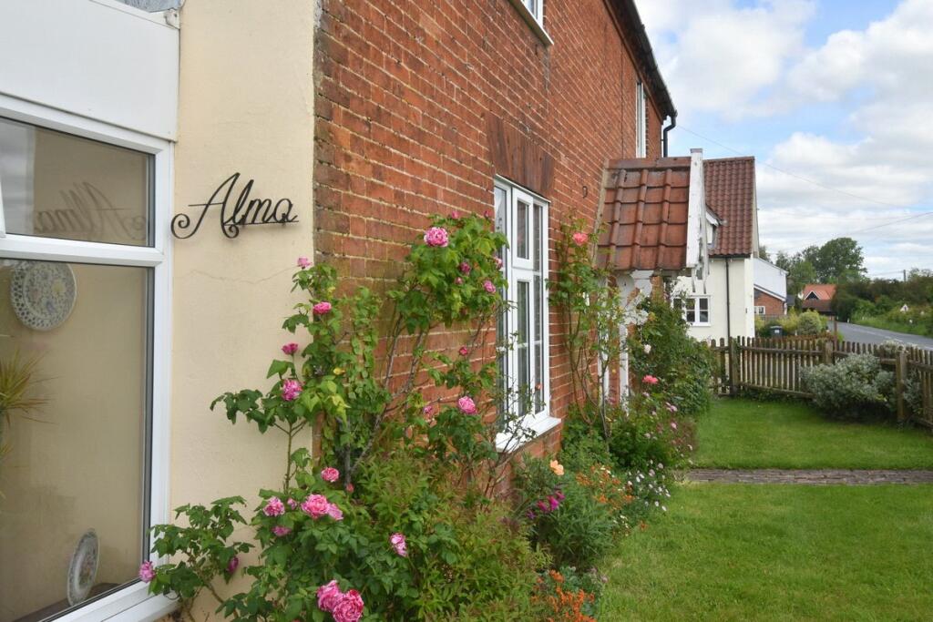 4 bedroom detached house for sale in Bredfield, Woodbridge, Suffolk, IP13