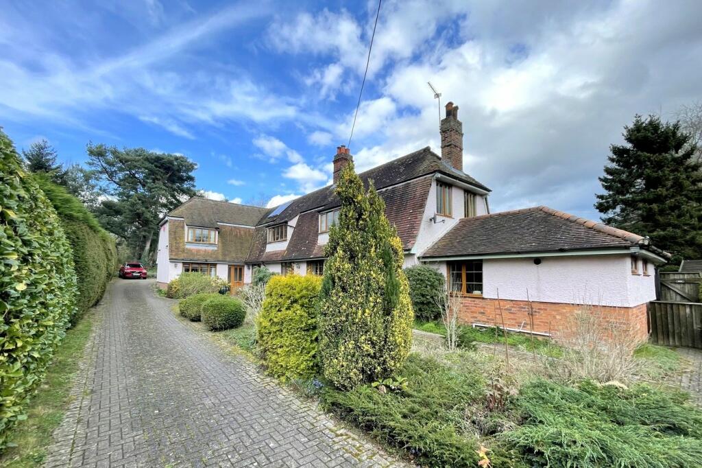 4 bedroom detached house for sale in Lower Road, Grundisburgh, Woodbridge, IP13