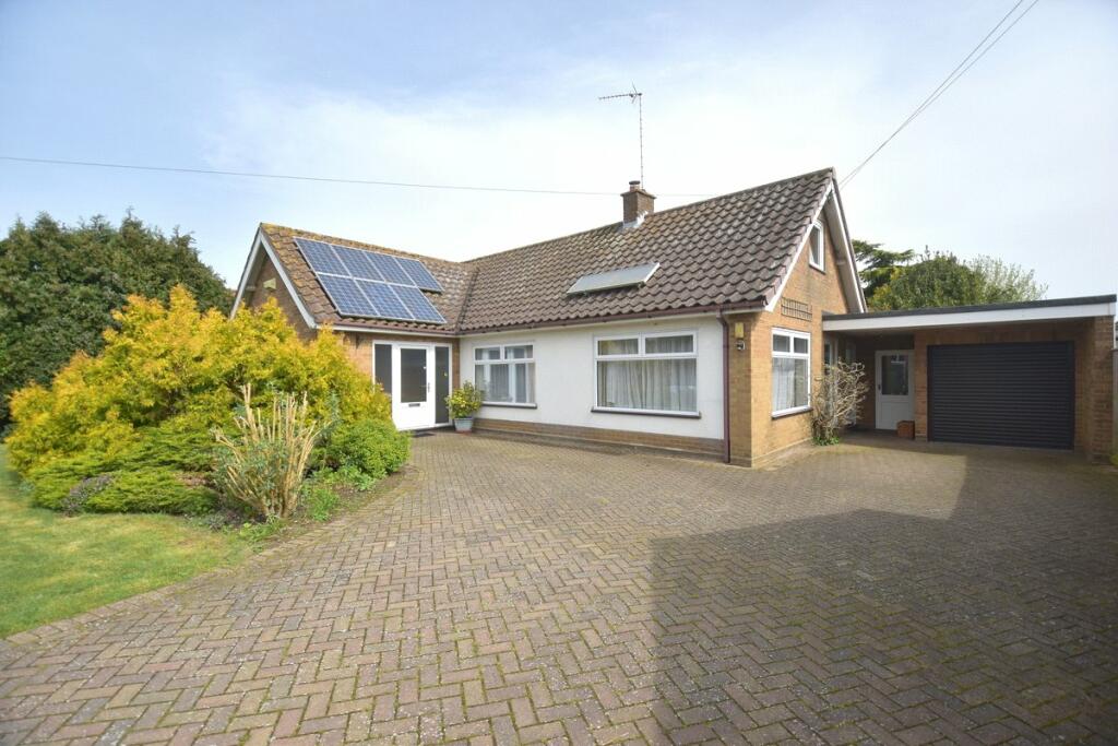 3 bedroom bungalow for sale in Broad Road, Wickham Market, Woodbridge