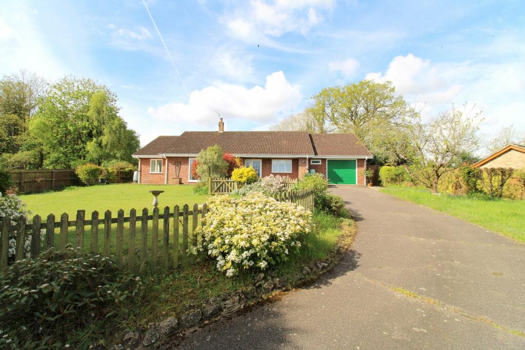 3 bedroom bungalow for sale in Valley Farm Road, Melton, Woodbridge
