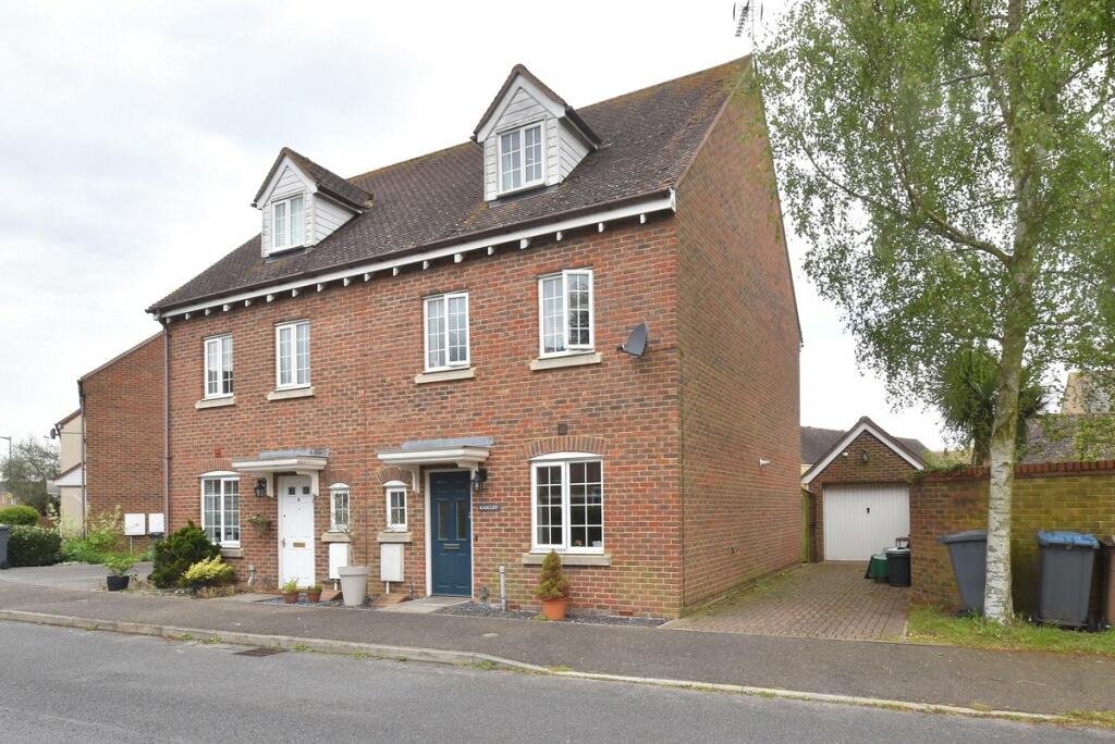 4 bedroom semidetached house for sale in Pine Close, Rendlesham