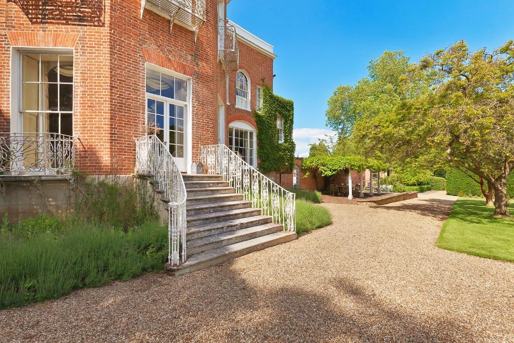 8 bedroom character property for sale in Rectory Road, CO9