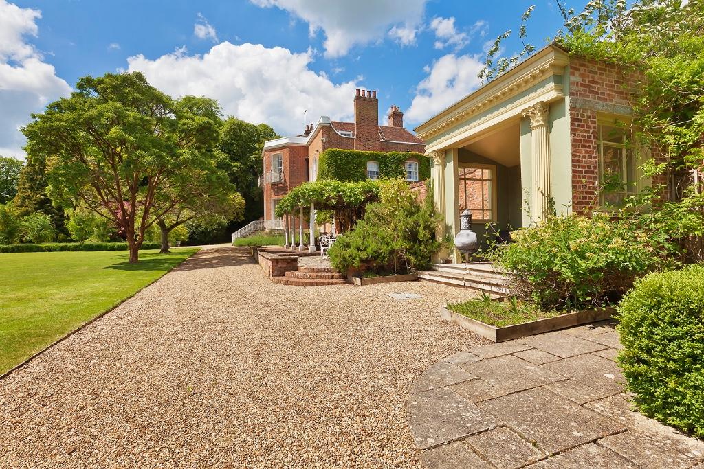 8 bedroom character property for sale in Rectory Road, CO9