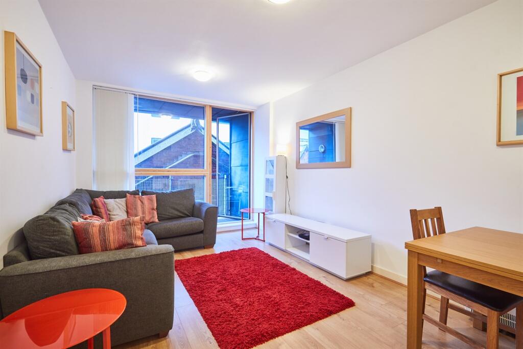 Main image of property: Market Buildings, M4