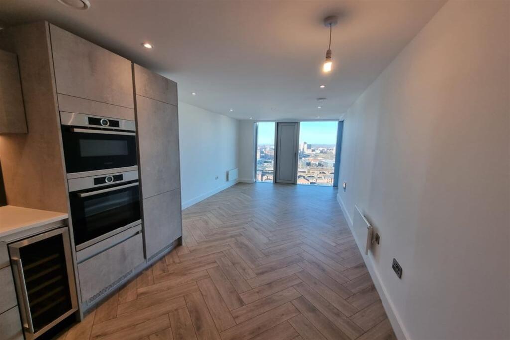 Main image of property: Elizabeth Tower, M15