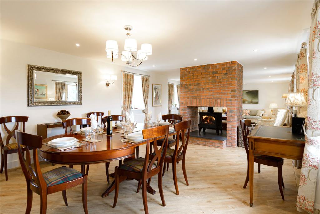 6 bedroom detached house for sale in Llanfair Caereinion, Welshpool