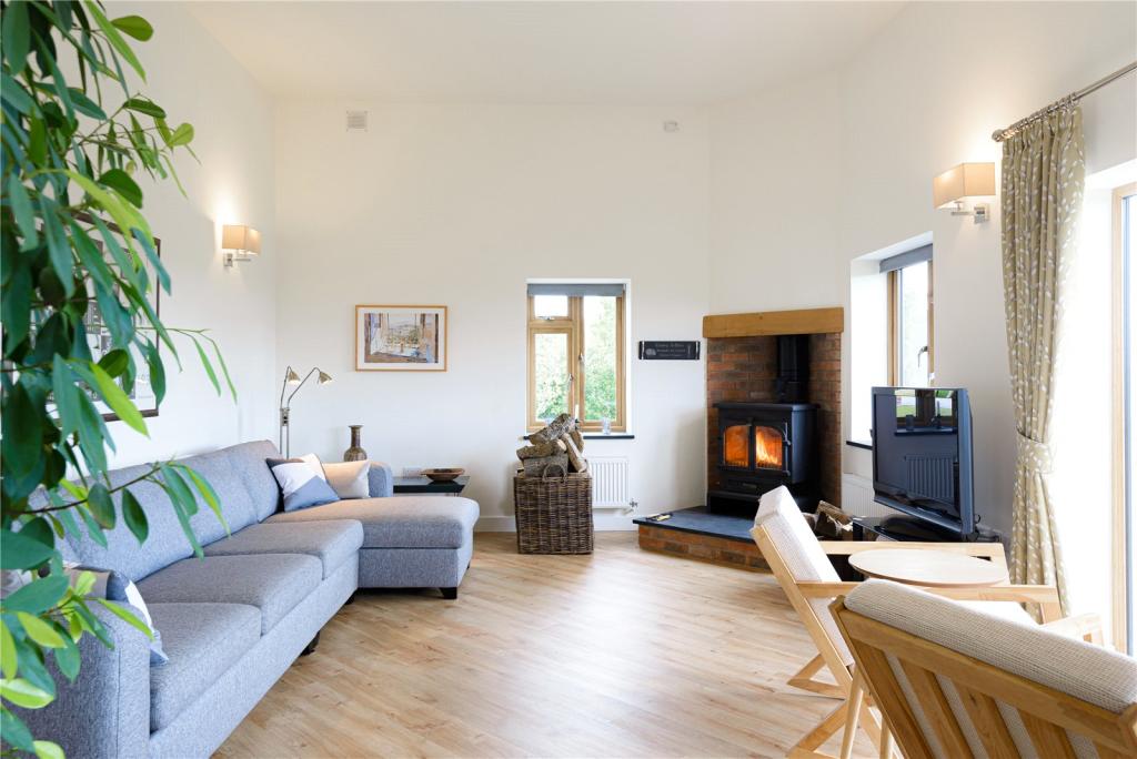 6 bedroom detached house for sale in Llanfair Caereinion, Welshpool, Powys, SY21