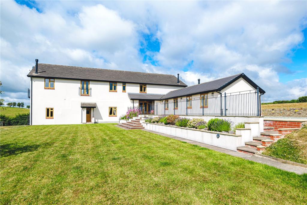 6 bedroom detached house for sale in Llanfair Caereinion, Welshpool