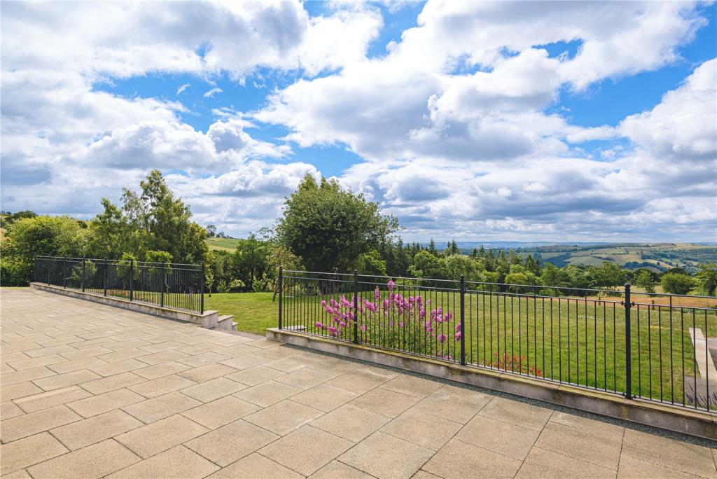 6 bedroom detached house for sale in Llanfair Caereinion, Welshpool
