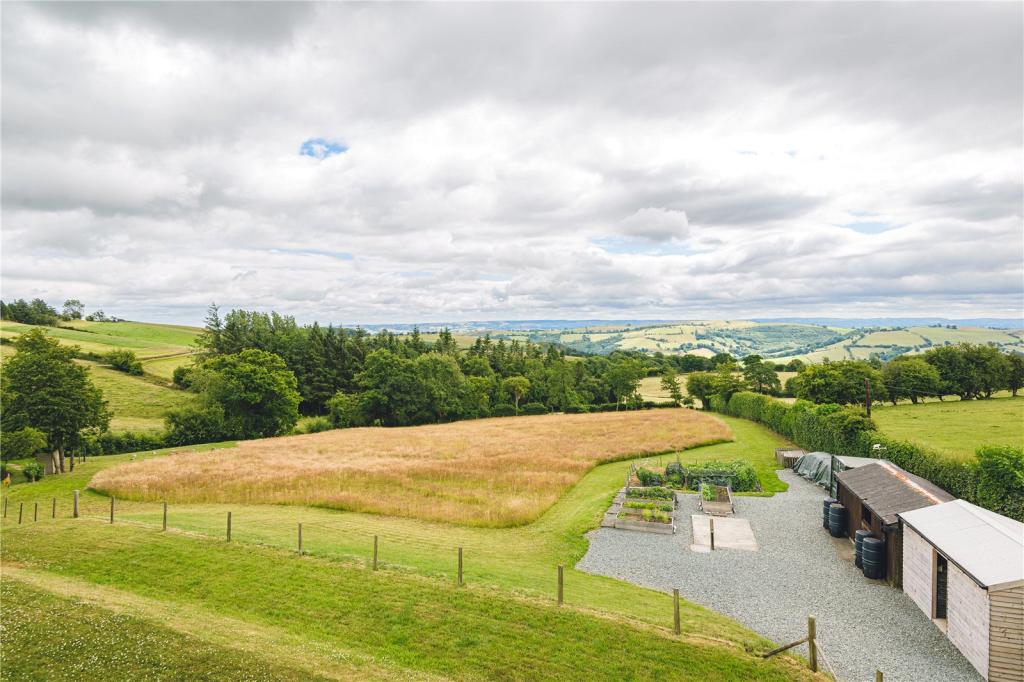 6 bedroom detached house for sale in Llanfair Caereinion, Welshpool