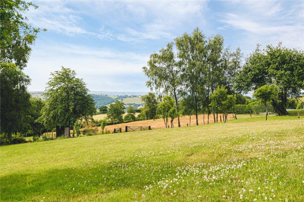 6 bedroom detached house for sale in Llanfair Caereinion, Welshpool