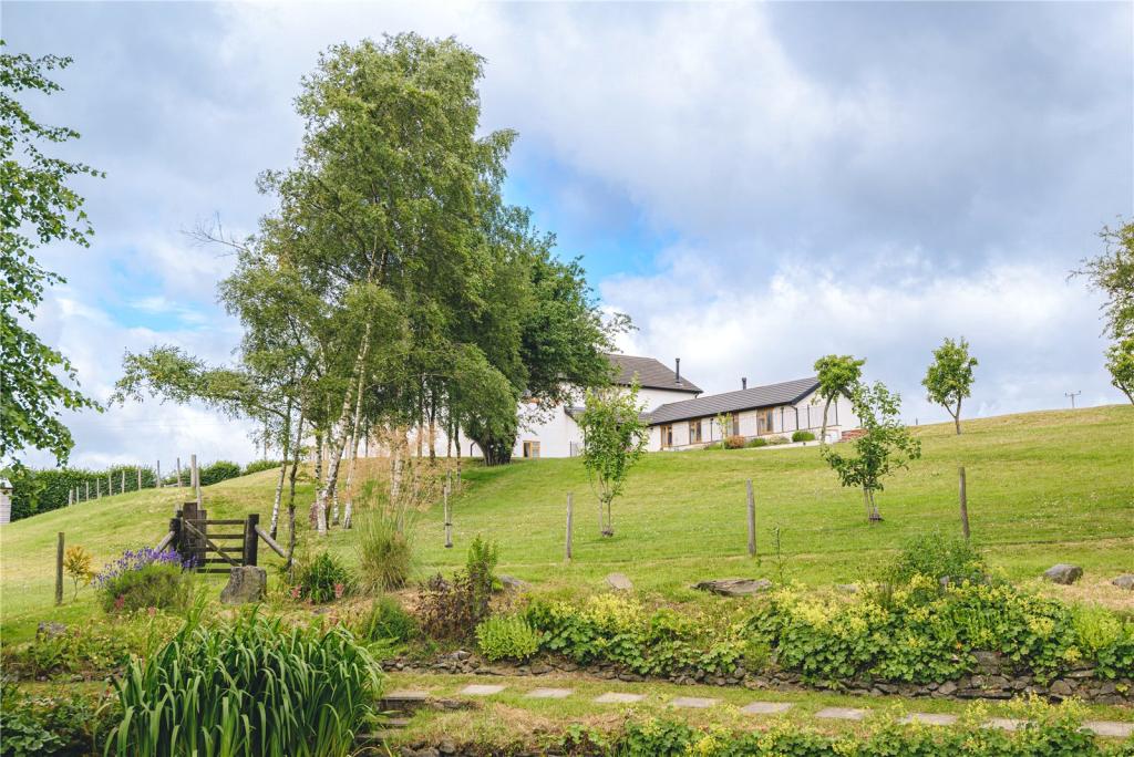 6 bedroom detached house for sale in Llanfair Caereinion, Welshpool