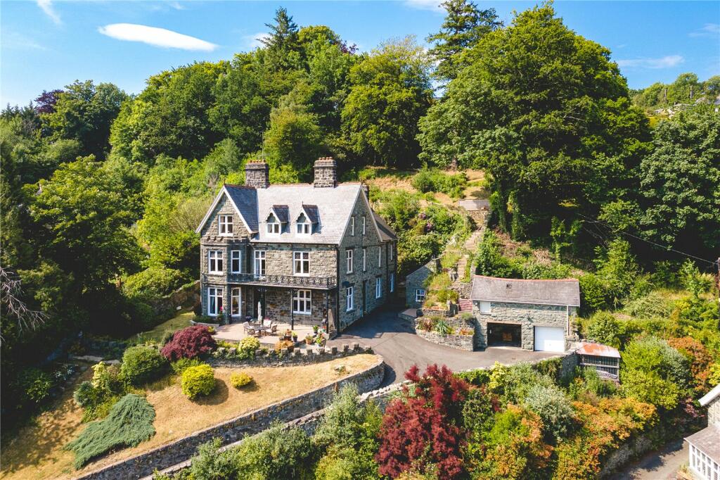 8 bedroom detached house for sale in Barmouth Road, Dolgellau, Gwynedd