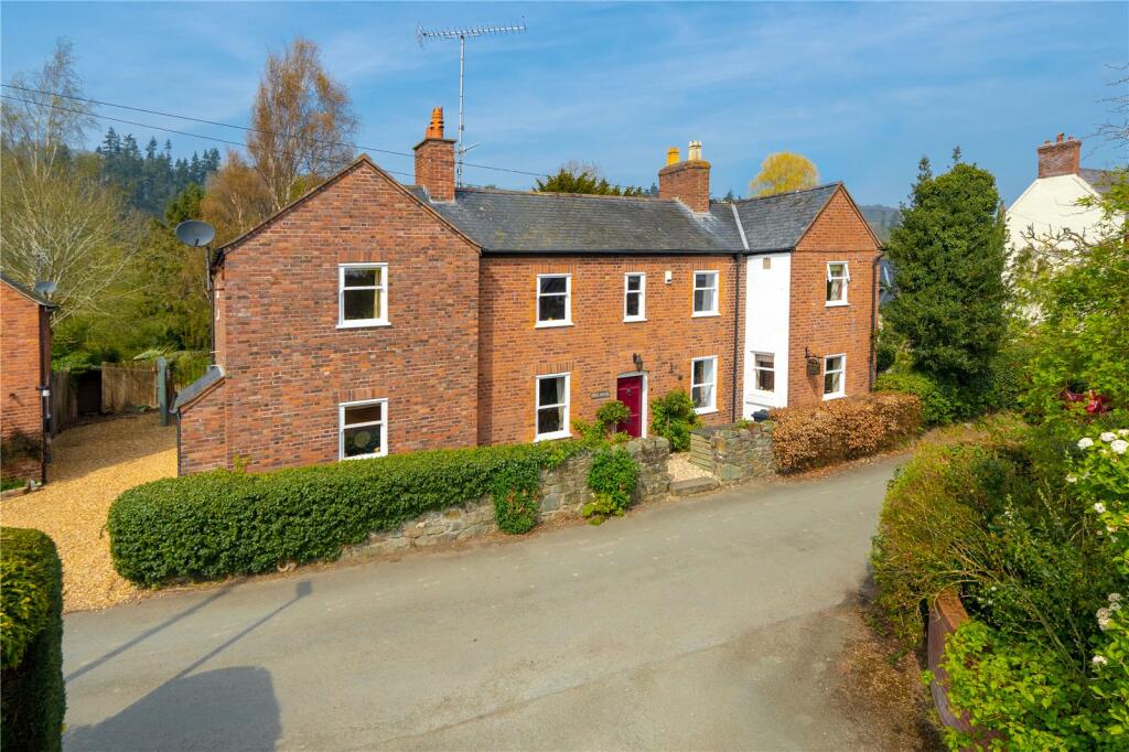 6 bedroom detached house for sale in Guilsfield, Welshpool, Powys, SY21