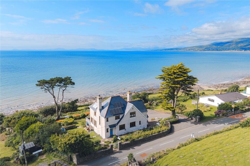 Main image of property: Llwyngwril, Gwynedd