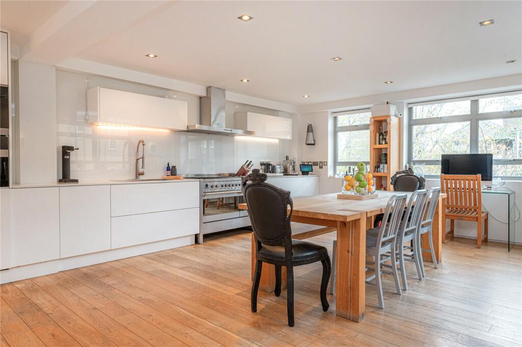 3 bedroom duplex for sale in York Way, London, N7