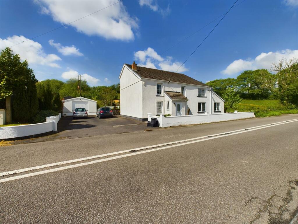 5 bedroom detached house for sale in Pontardulais Road, Cross Hands