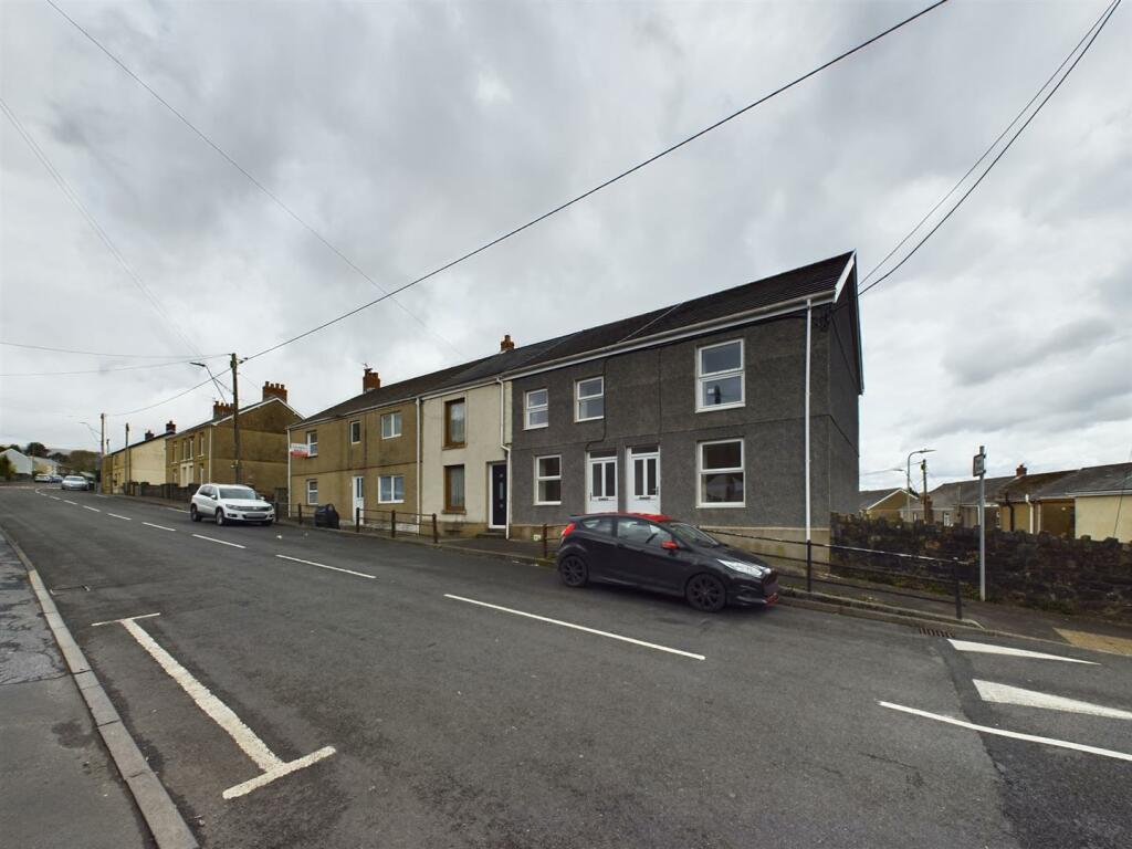 3 bedroom end of terrace house for sale in Mountain Road, Upper Brynamman, Ammanford, SA18
