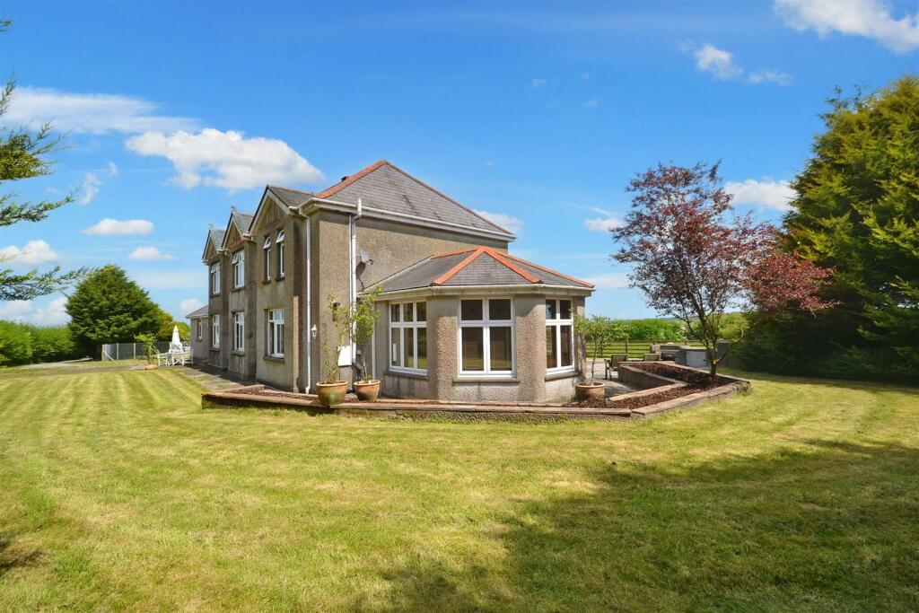 6 bedroom country house for sale in Saron, Llandysul, SA44