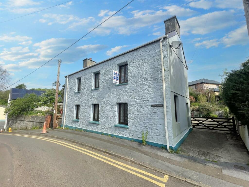 5 bedroom detached house for sale in Llandyfaelog, Kidwelly, SA17