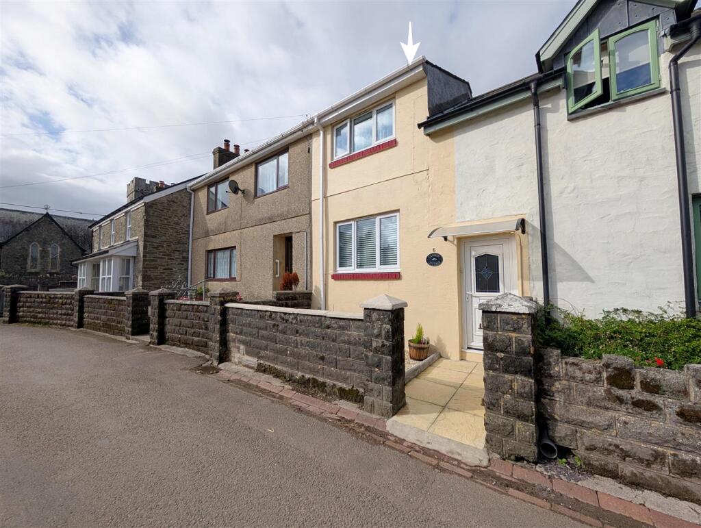 Main image of property: Heol Tregwyr, Llansaint, Kidwelly