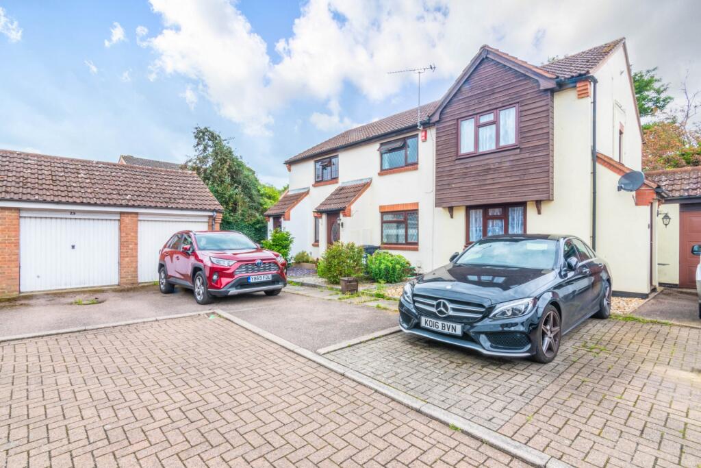 Main image of property: Kingsmead, Cheshunt, EN8