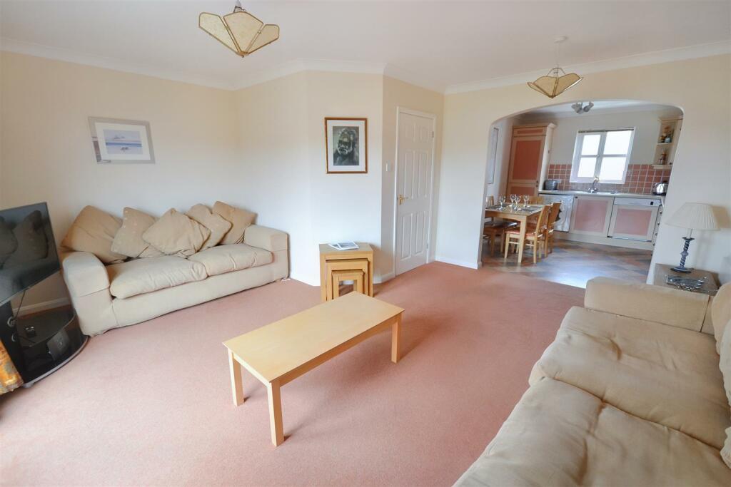 3 bedroom town house for sale in Puffin Way, Broad Haven, Haverfordwest