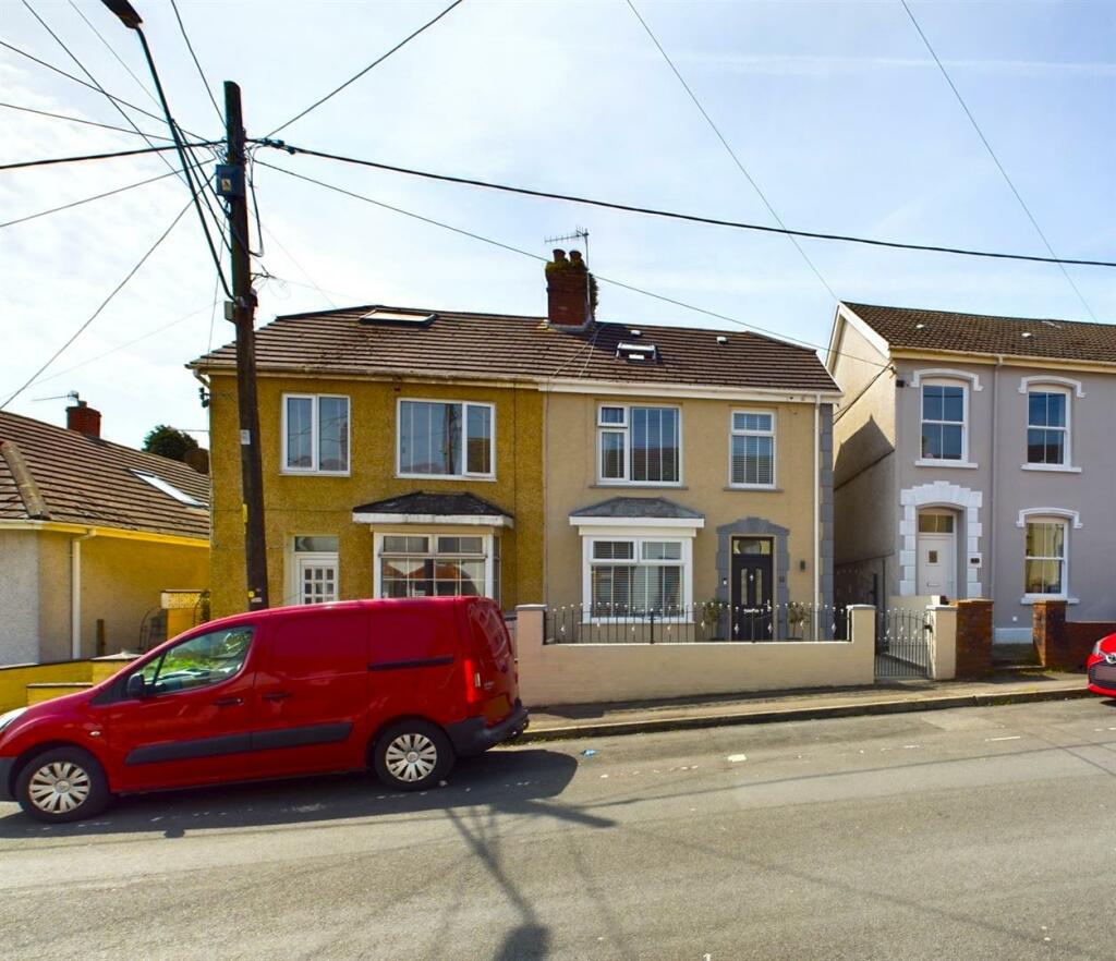 4 bedroom semidetached house for sale in Bryngwyn Road, Llanelli, SA14