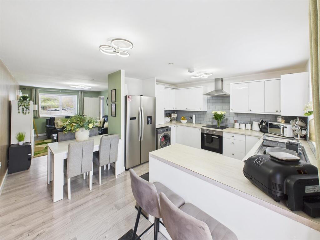 Main image of property: Heol Llanelli, Trimsaran, Kidwelly