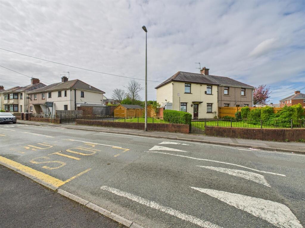 Main image of property: Glasfryn, Dafen, Llanelli