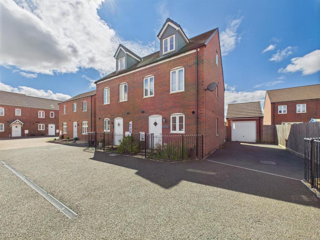 Main image of property: Stryd Y Maswr, Llanelli