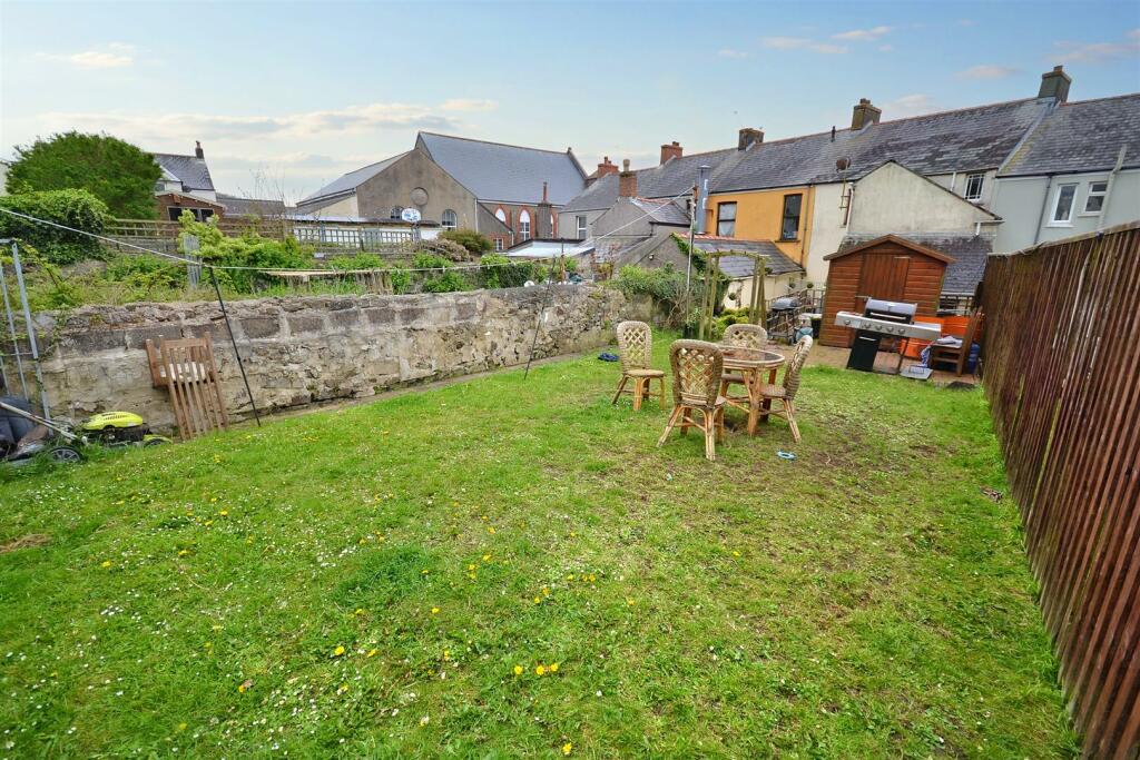 3 bedroom terraced house for sale in High Street, Neyland, Milford