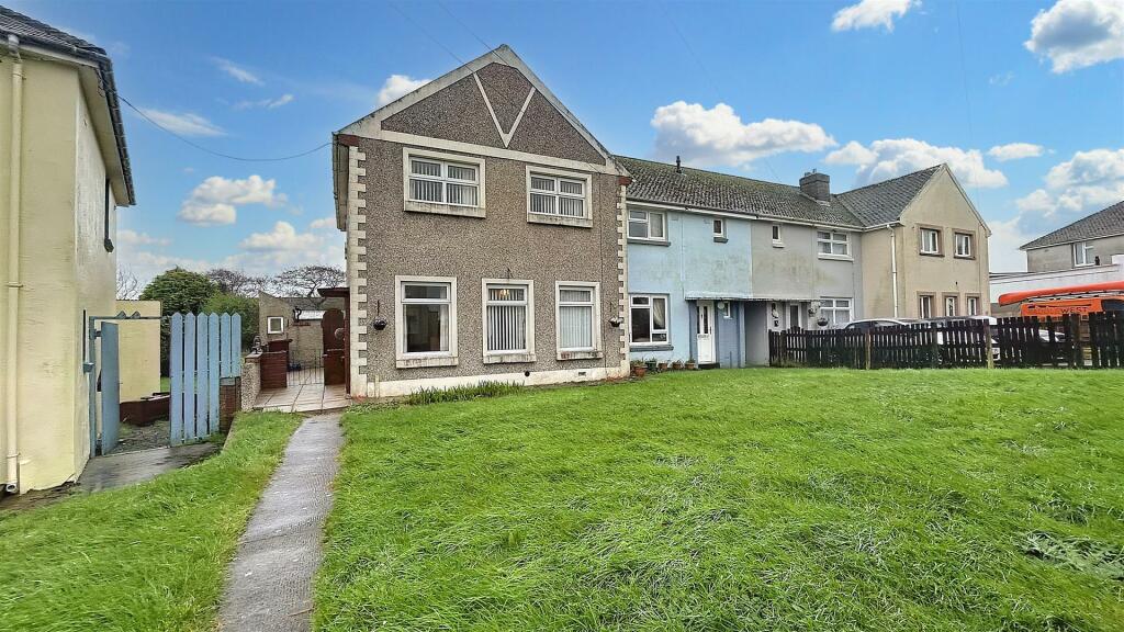 3 bedroom end of terrace house for sale in Glebelands, Hakin, SA73