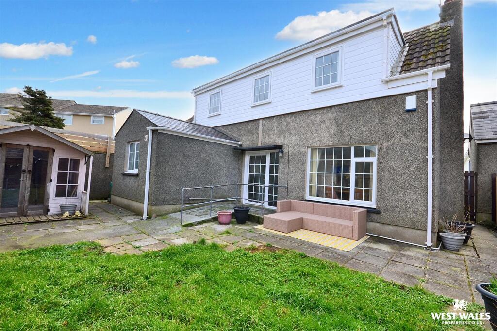 3 bedroom detached bungalow