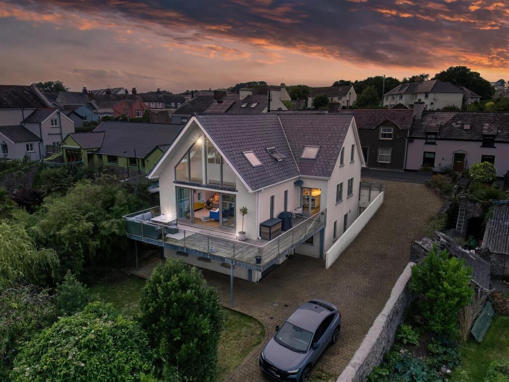 Main image of property: Paradise Row, Pembroke