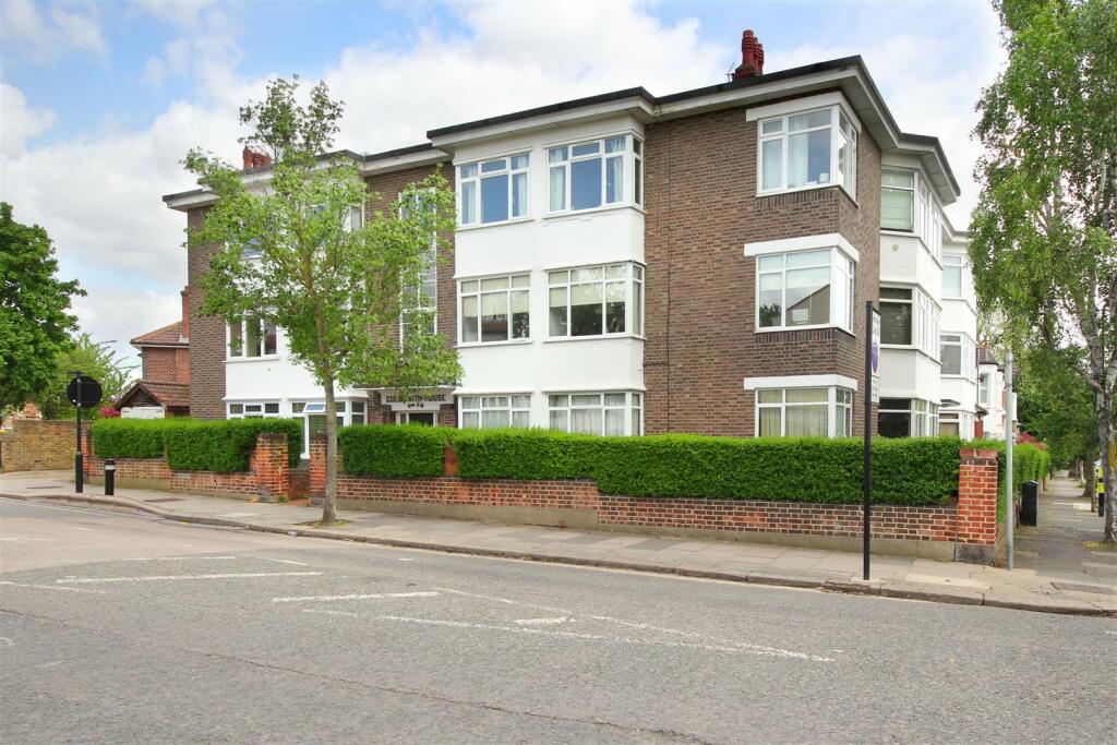 2 bedroom apartment for sale in Shakespeare Road, W3
