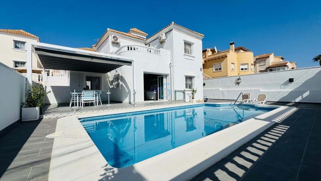 Main image of property: Valencia, Alicante, Villamartin