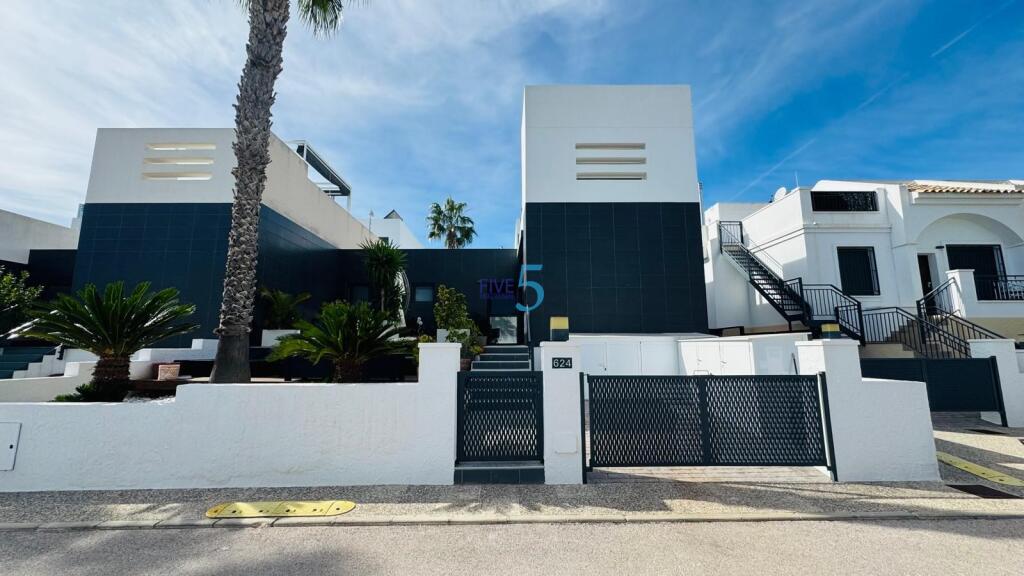 Main image of property: Valencia, Alicante, Villamartin