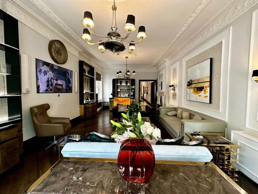 Main image of property: Park Ln