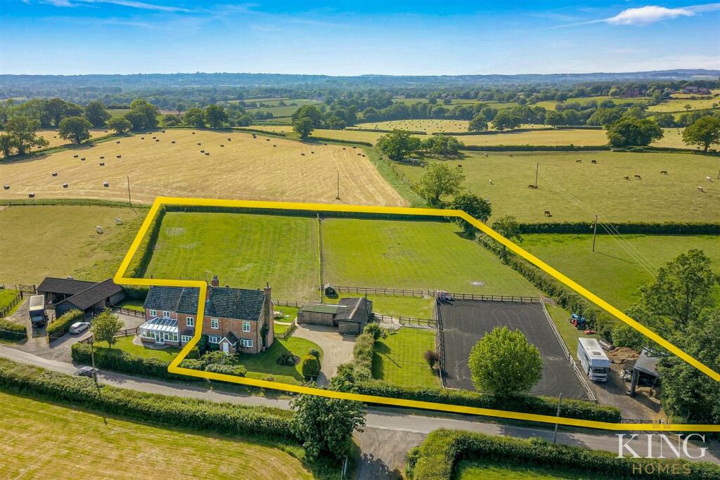 5 bedroom semidetached house for sale in Clarkes Green, Studley, B80