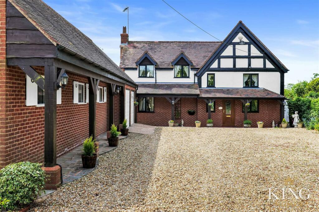 5 bedroom detached house for sale in Astwood Lane, Astwood Bank with