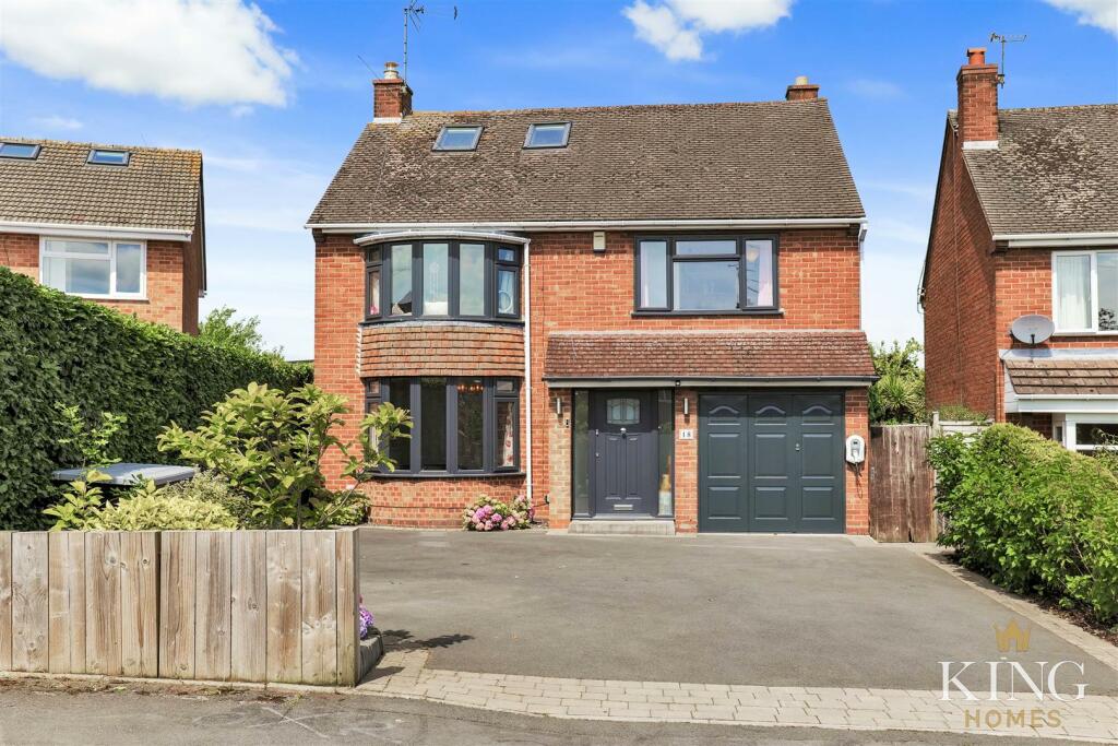 5 bedroom detached house for sale in Lansdowne Road, Studley, B80