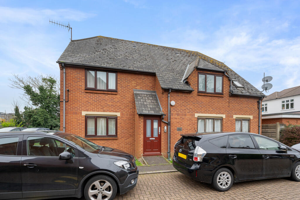 2 bedroom flat for sale in Kelly Court, Northwick Avenue, Kenton