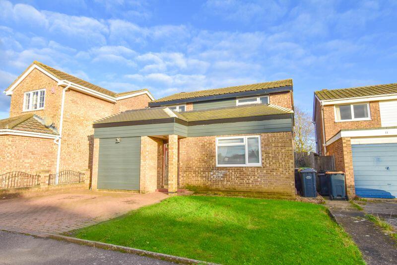 4 bedroom detached house for sale in Clovelly Way, Bedford, MK40