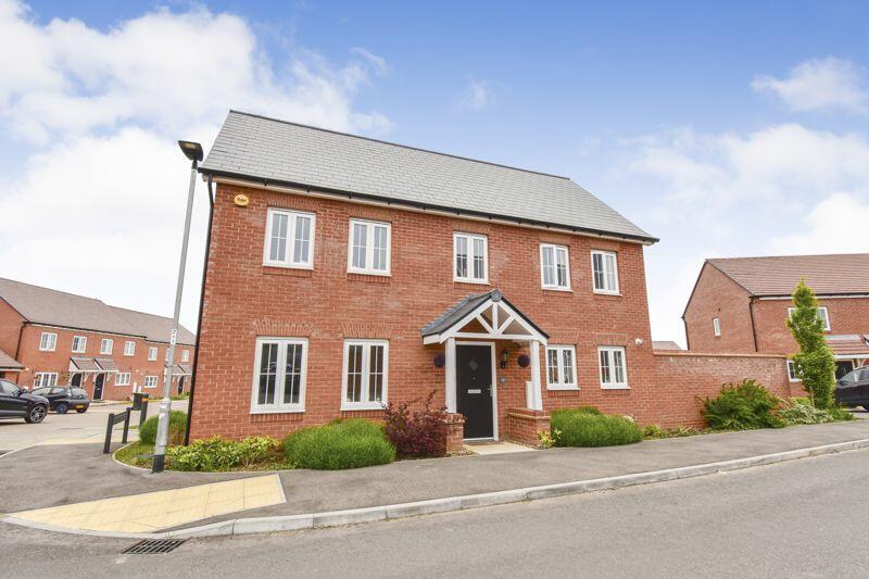 4 bedroom detached house for sale in Dragonfly Crescent, Biddenham, MK40