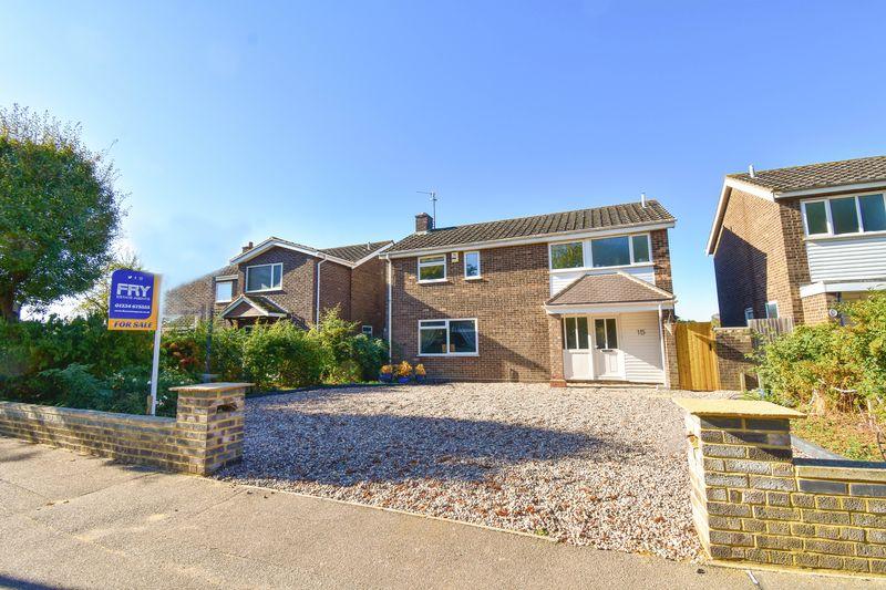 4 bedroom detached house for sale in Wentworth Drive, Bedford, MK41