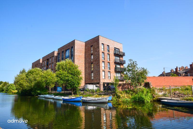 Main image of property: 27 Wharf Road, Altrincham, WA14 1AP