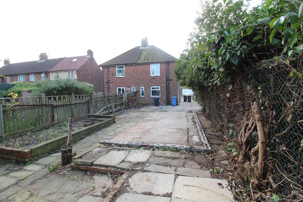 2 bedroom end of terrace house for rent in Marfleet Lane, Hull, East